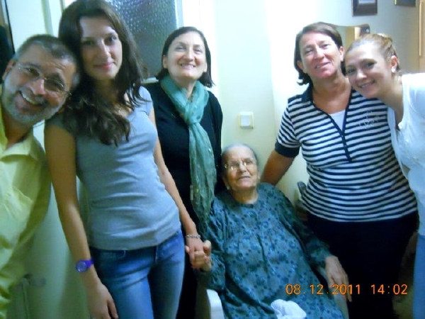 2011, Kızı Daria, Handan, annesi Nebile, yengesi Neriman ve yeğeni Whitney